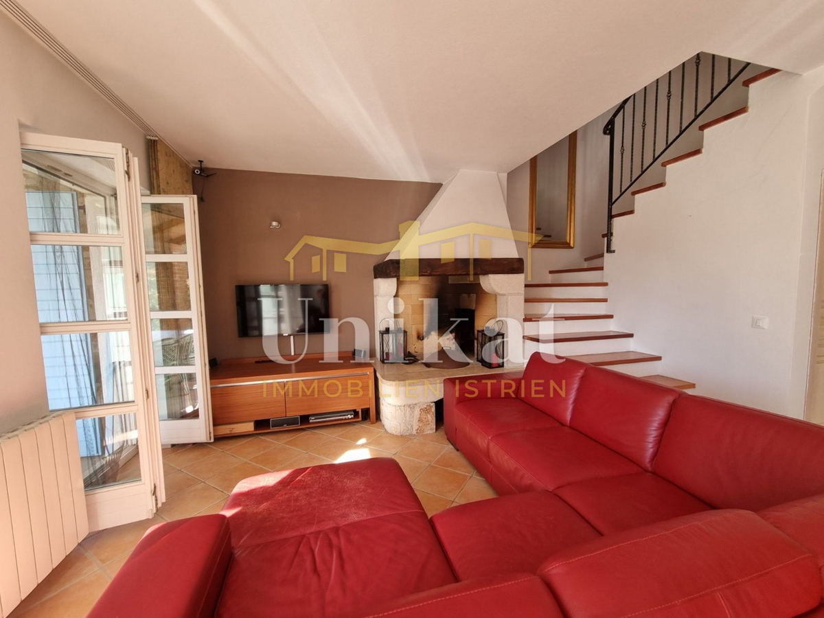 Dvojna hiša v istrskem slogu